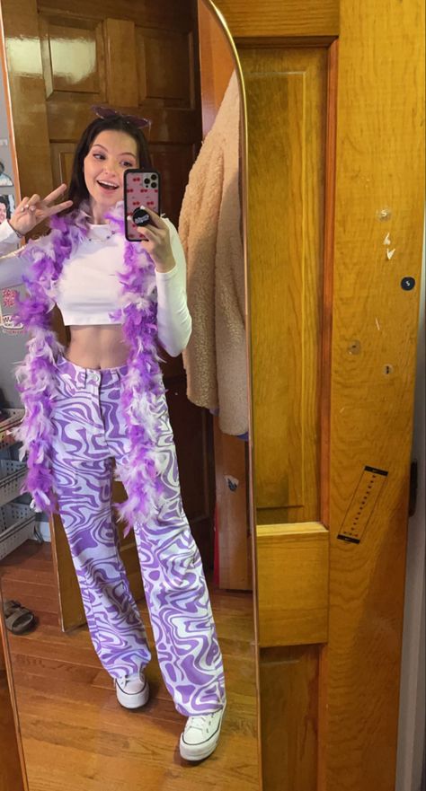 concert outift Good Concert Outfits, Harry Style Outfits Concert, Concert Outfit Harry Styles Ideas, Dayglow Concert Outfit, Harry Styles Outfit Ideas Concert, Matching Concert Outfits Friends, Harry Styles Concert Outfits Inspiration, Harry Styles Concert Outfit Purple, Concert Outfit Ideas Purple