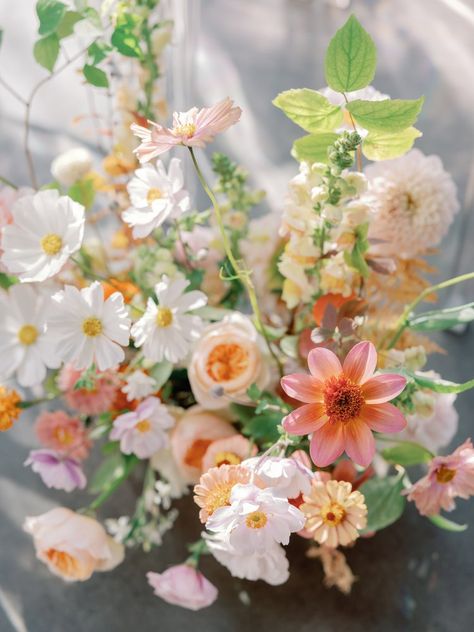 Summer Wedding Florals, Crazy Wedding, Art Retreats, Boho Wedding Flowers, Floral Chandelier, Bohemian Flowers, Flowers Bouquet Gift, Wedding Inspiration Summer, Blush Flowers