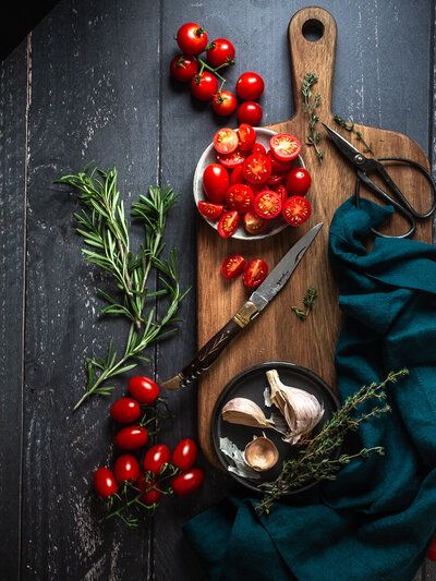 Frenchly | Food Photography Tomatoes Food Photography, Fall Food Photography Autumn, Tomato Photography Food Styling, Tomato Food Photography, Tomato Photography, Food Design Ideas, Photography Of Food, Food Styling Ideas, Food Photography Ideas