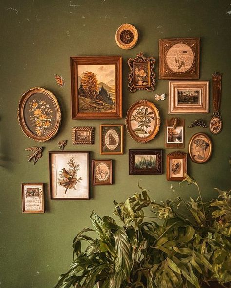 Framed Pictures, Casa Vintage, Dream Room Inspiration, Dream House Interior, Decoration Inspiration, Room Inspiration Bedroom, Dream House Decor, Aesthetic Room Decor, Office Ideas