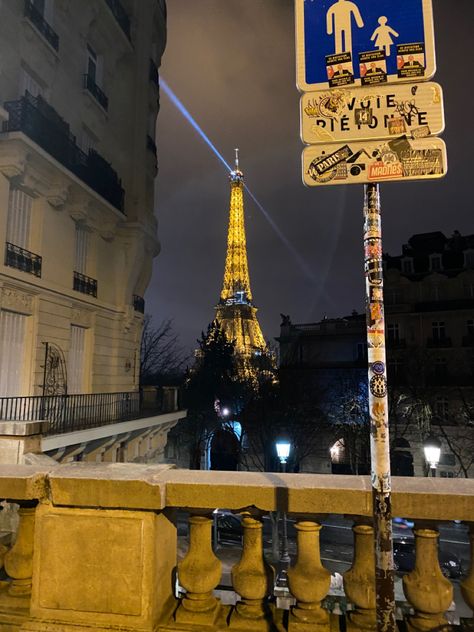 Paris Boy Aesthetic, France Aesthetic Night, Paris At Night Aesthetic, Happy In French, Paris Night Aesthetic, Paris Nightlife, Paris Night, Pretty Views, France Aesthetic