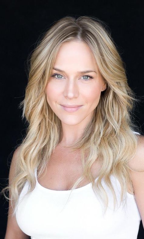 Julie Benz Danielle Brisebois, Julie Benz, Pretty Celebrities, Female Actresses, The Lady, Attractive Women, Beautiful Celebrities, Blonde Girl, Real Women