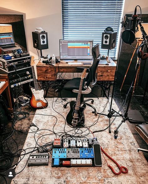 Guitar Room Aesthetic Dark, Guitar Recording Studio, Guitar Home Studio, Music Studio Inspiration, Home Guitar Studio, Guitar Room Aesthetic, Guitar Setup, Aesthetic Guitar, Guitar Studio