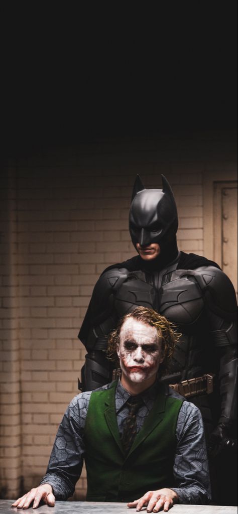 Joker And Batman, Batman Wallpaper Iphone, Dark Knight Wallpaper, Batman Joker Wallpaper, Batman Christian Bale, Joker Heath, Batman Pictures, The Dark Knight Trilogy, Joker Batman