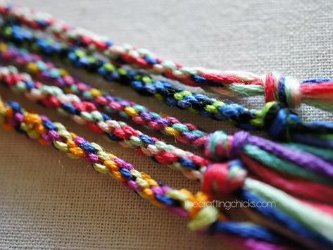 Jellyfish Bracelets are the perfect activity for the kids this summer! Embroidery Floss Bracelets, Floss Bracelets, Diy Friendship Bracelet, Diy Friendship Bracelets Tutorial, Homemade Bracelets, Friendship Bracelets Tutorial, Embroidery Bracelets, Bracelets With Meaning, Diy Friendship Bracelets Patterns