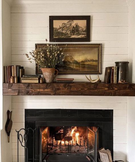 Fireplace Mantle Decor, Up House, Home Decor Living Room, Decoration Bedroom, Ideas Home Decor, Decoration Inspiration, Home Decorating Ideas, Antique Farmhouse, Fireplace Mantle