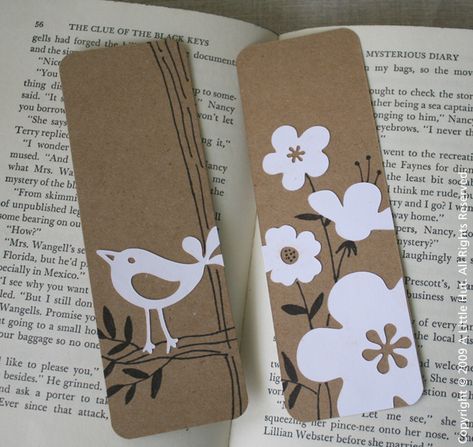 Diy Marque Page, Creative Diy Bookmarks, Bookmark Diy, Homemade Bookmarks, Creative Bookmarks, Bookmark Craft, Cricut Expression, Paper Bookmarks, Diy Bookmarks