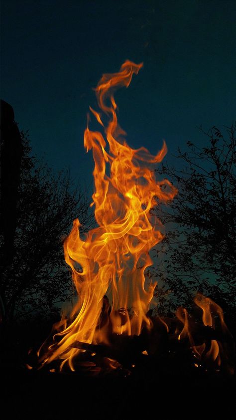 Fire Asthetics Photos, Fire Astethic Wallpaper, Dark Fire Aesthetic, Feu Aesthetic, Fire Element Aesthetic, Fuego Aesthetic, Fire Wallpaper Aesthetic, Fire Astethic, Holding Fire