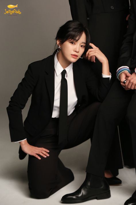 Women In Tie, Women Necktie, Woman In Suit, Miss Korea, White Shirt Blouse, Business Casual Outfits For Women, Kim Sejeong, British Outfits, The Uncanny