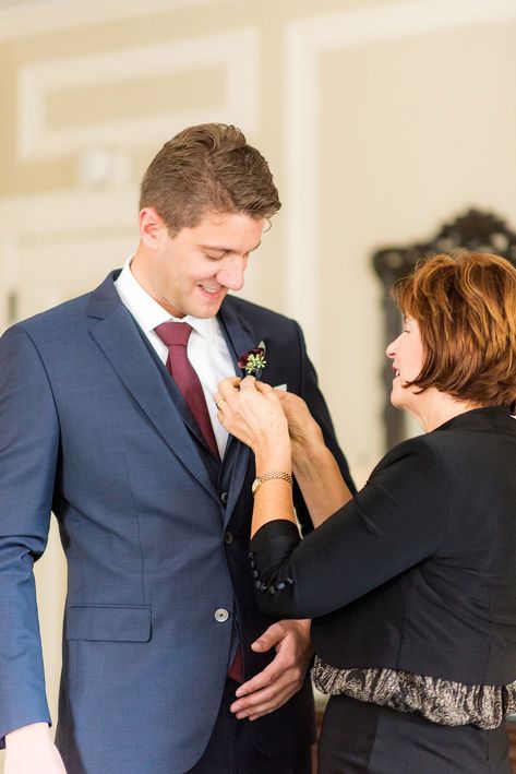 Groom And Mom First Look, Mother Son Wedding Photo Ideas, Mother Of The Groom Photo Ideas, Mother Of Groom Photos, Wedding Photo Ideas Short Groom, Groom First Look With Mom, Wedding Photo Ideas Groom And Mother, Groom And Mother Photos, Mother Of Groom Pictures