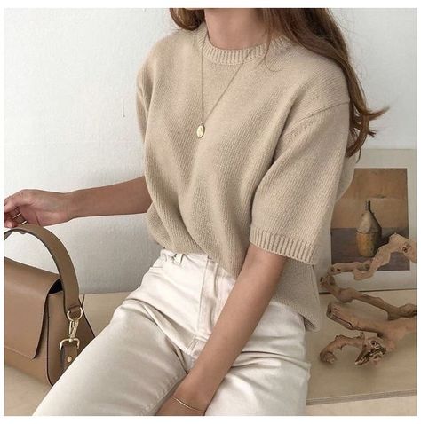 Outfit Ideas Korean Winter, Outfits Beige, Outfit Ideas Korean, Minimalist Moda, Beige Pullover, Flannel Outfits, Winter Fashion Outfits Casual, Outfit Chic, Hijab Style Casual