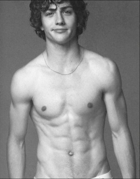 <3 Aaron Taylor Johnson <3 Who knew that little cute nerd from the Kick-Ass could be a hot Calvin Klein model!