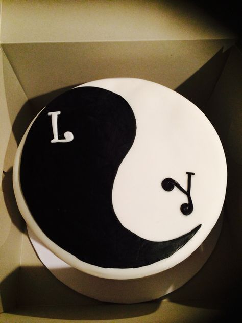 Ying Yang Cake ~ Made by Lali #lalicakes Ying Yang Birthday Cake, Yin Yang Birthday Party Ideas, Ying Yang Cake, Yin Yang Cake, Valentine Cakes, Button Cake, Crazy Wedding Cakes, Twins Cake