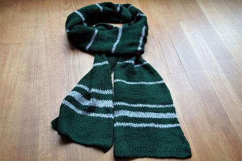 Scarf Harry Potter, Slytherin Scarf, Easy Knit Scarf, Harry Potter Houses Slytherin, House Slytherin, Harry Potter House, Knit Machine, Scarf Collection, Potters House