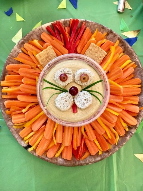 Looking for birthday party food for kids? How about this adorable lion dip?! Make this super easy and healthy vegetable tray with hummus and gluten-free bread that kids and adults are sure to love. Click to get the free recipe download and details. #wildone #firstbirthday #birthdayparty #firstbirthdayparty #easypartyideas #healthypartyfood #safariparty #kidsbirthday #lionking #lionkingparty 1st Birthday Foods, Lion Birthday Party, Jungle Theme Birthday Party, Zoo Birthday Party, Wild Birthday Party, Lion Birthday, Lion King Birthday, Jungle Theme Birthday, Jungle Birthday Party