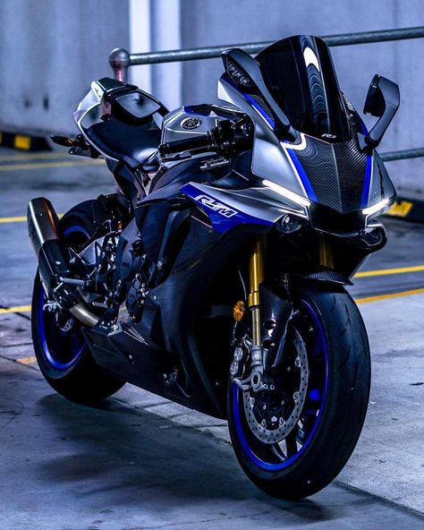 No decals - will be posting the updated look this week! 🙂 📸: @sitdwnphotography . ▬ ▬ ▬ ▬ ▬ ▬ #Yamaha #r1m ▬ ▬ ▬ ▬ ▬ ▬ #bikeswithoutlimits… Yamaha Motorcycles, Yamaha Motorcycles Sports, Xe Ducati, Motos Yamaha, Image Moto, Kawasaki Bikes, Yamaha Bikes, Motorcycle Wallpaper, Futuristic Motorcycle