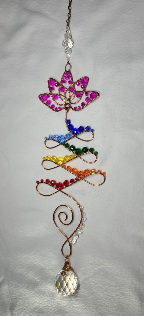 Crystal Bead Crafts Ideas, Bead Diy Crafts, Wire Wrapped Suncatcher, Crystal Suncatchers Diy Craft Ideas, Diy Wire Crafts, What To Make With Beads, Suncatchers Made Out Of Beads, Sun Catchers Diy Suncatchers, Beaded Suncatcher Diy