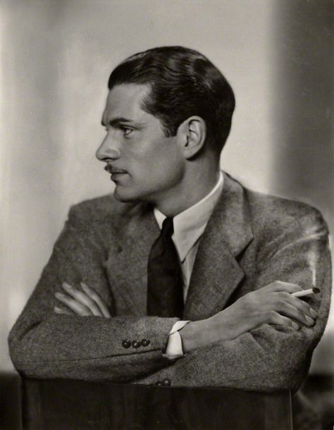 Laurence Olivier, circa 1930. Photo : Dorothy Wilding Cecil Beaton, Dorothy Wilding, Lawrence Olivier, Photographic Portraits, Stage Theatre, Male Portraits, Laurence Olivier, Freeze Frame, Photo Portraits