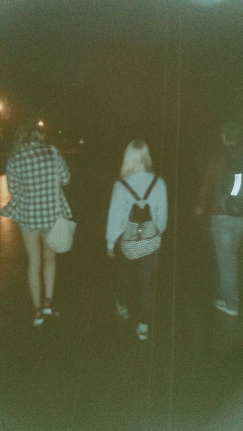 Sneaking out an walking the town so late at night with friends has honestly been my favorite thing in the world an I would never trade it Sneaking Out, Teenage Grunge, Grunge Life, Indie Outfits Vintage, Indie Outfits Summer, New Halloween Costumes, Trendy Photography, Night Walks, Mode Hipster