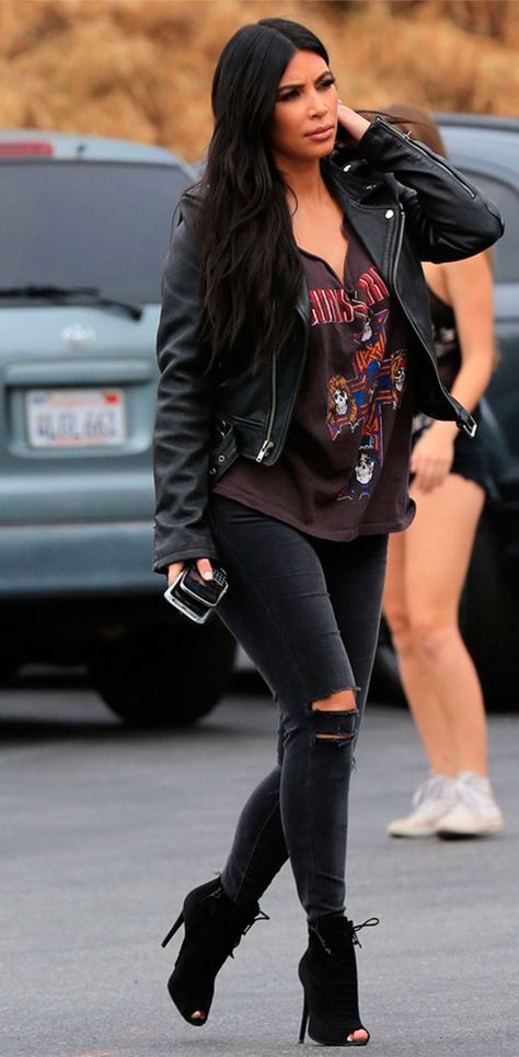 kim t-shirt Kim K Style, Estilo Kim Kardashian, Estilo Kardashian, Kim Kardashian Outfits, Kardashian Outfit, Outfits 90s, Kim Kardashian Style, Pastel Outfit, Jack Nicholson