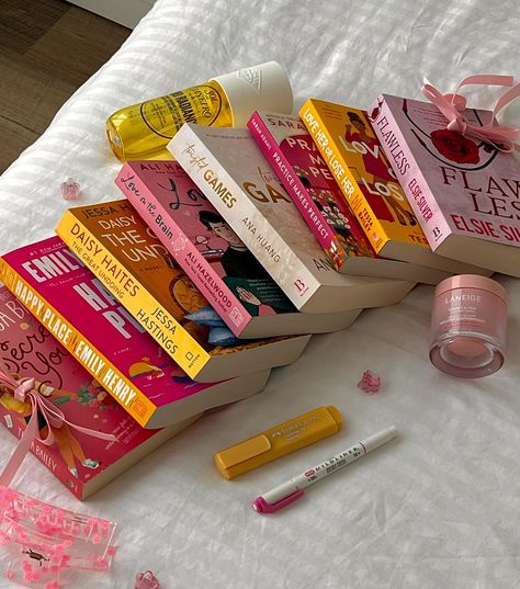 💛💓 yellow and pink books to start off your week Qotd: if you could have coffee with any author (alive or dead) who would it be? ~ I really want to know what Erin Hunter’s whole thing is, I owe my entire childhood. She is the one who first inspired my love of reading 😌 . . . . . . #bookstagram #books #booklover #book #bookworm #reading #bookshelf #fantasybooks #tbr #romancebooks #romancereader Organisation, Book Vibes Aesthetic, Books On Table, The Shatter Me Series, Book Reading Aesthetic, Aesthetic Books To Read, Author Aesthetic, Reading Bookshelf, Reads Aesthetic