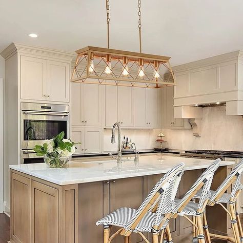 Kitchen Island Square, Dining Table Pendant Light, Chandelier Light Fixtures, Farmhouse Chandelier Lighting, Modern Farmhouse Chandelier, Bar Dining Table, Barn Kitchen, Kitchen Island Bar, Farmhouse Kitchen Island