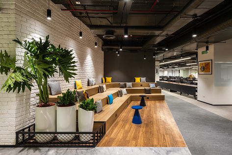 6 Kinds of Office Meeting Spaces: Browserstack’s | Space Matrix Nature, Casual Meeting Room, Nature Inspired Office, Sarah Sadeq Architects, Architect Student, Casual Meeting, Room Concept, Architect Logo, Corporate Office Design