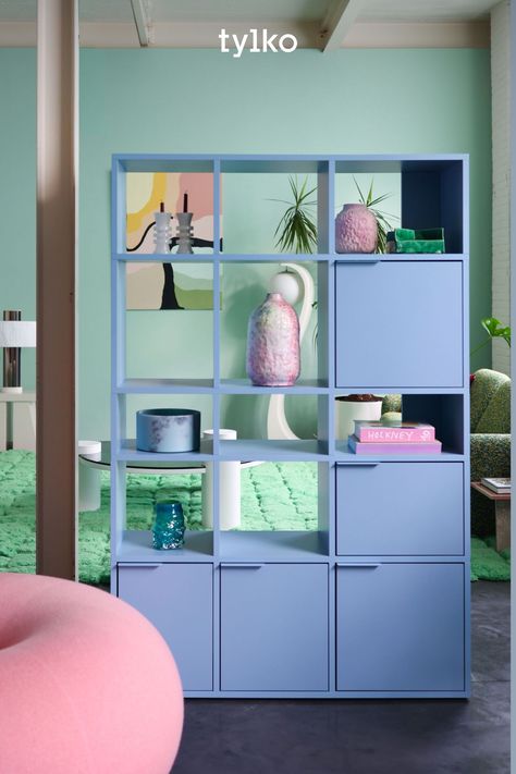 Pastel Interior Design Modern, Pastel Shelves, Vibey Living Room, Colorful Bookshelves, Modern Foyer Design, Pastel Office, Pastel Eclectic, Pastel Interior Design, Mirror Magic