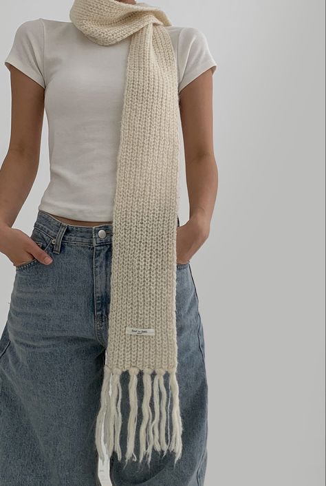 #fashion #fashionista #scarf #outfit #ootd Crochet Winter Scarf Aesthetic, Aesthetic Knitted Scarf, Crochet Ideas Scarf, Crochet Scarf Simple, Crochet Aesthetic Scarf, Knitted Scarf Ideas, Corchet Scarf, Crochet Scarf Outfit, Cute Scarf Outfits