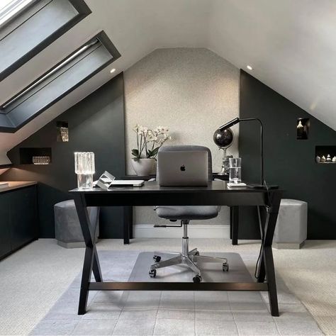 Cozy Attic Home Office Design Ideas - Matchness.com Attic Living Room Sloped Ceiling, Office Loft Design, Attic Home Office, Attic Office Space, Attic Office Ideas, Loft Office Ideas, Small Attic Room Ideas, Loft Home Office, Attic Living Room