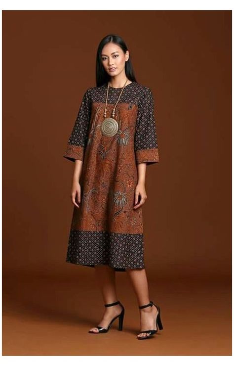 #tunic #hijab #style #batik #tunichijabstylebatik batik ibu Batik Dress Modern Simple, Dress Batik Modern Fashion Style, Model Dress Batik Modern, Dress Batik Modern, Dress Batik Kombinasi, Model Dress Batik, Mode Batik, Batik Dress Modern, Batik Kombinasi