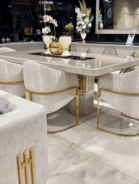 Luxury Breakfast Table, Dining Table Design Modern Luxury, Elegant Dining Room Luxury, Modern Luxury Dining Table, Luxury Dining Table Set, Mirror Tv Unit, Nest Of Coffee Tables, Console Table Mirror, Diy Mirrored Furniture