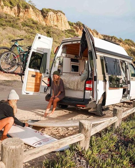 Vanlife Inspiration, Van Life Aesthetic, Surfergirl Style, Travel Camper, Vans Girl, Campervan Life, Bus Life, Van Living, Travel Van