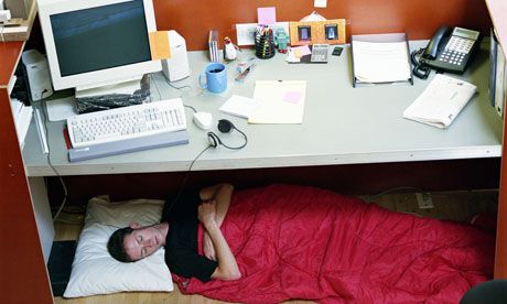 Take a leaf out of George Costanza's book and make a desk-bed. Attic Bedrooms, Office Hacks, Desk Hacks, Conquering Fear, George Costanza, Under Desk, Concept Home, Cool Office, Bed Desk