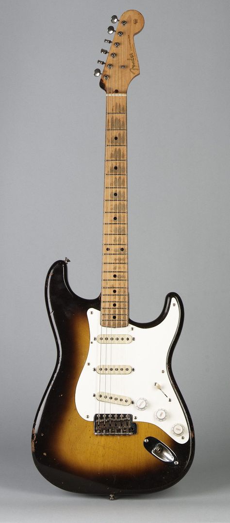 Eric Clapton's 1956 Fender Stratocaster "Brownie" – Ground Guitar Fender Stratocaster Vintage, Eric Clapton Guitar, Fender Guitars Stratocaster, Guitar Fender, Famous Guitars, Filmy Vintage, Electric Guitar Design, Fender Vintage, Stratocaster Guitar