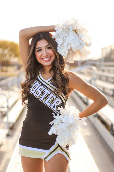 Senior Picture Ideas Cheer, Cheerleader Photoshoot Ideas, Cheerleader Photoshoot, Cheer Senior Pictures, Cheer Photography Poses, Cheerleading Senior Pictures, Cheerleading Picture Poses, Dance Team Photos, Dance Senior Pictures