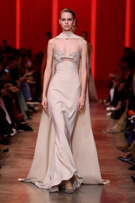 Elie Saab Couture Spring 2024 [PHOTOS] Couture, Elie Saab, Haute Couture, Ellie Saab, Elie Saab Couture, Outfits Verano, Glam Dresses, Spring 2024, Fashion Colours