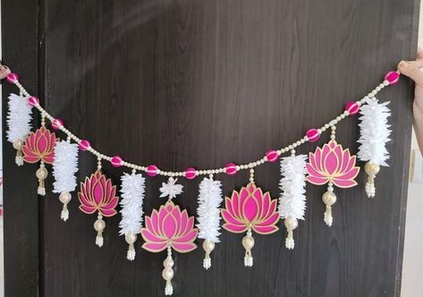 Lippan Art Door Hanging, Artificial Flower Toran, Lotus Flower Toran, Lotus Toran Design, Diwali Wreath Ideas, रुखवत Ideas, Bandanwar Design Handmade, Flower Toran Designs Doors, Toran Designs Doors Handmade Flowers