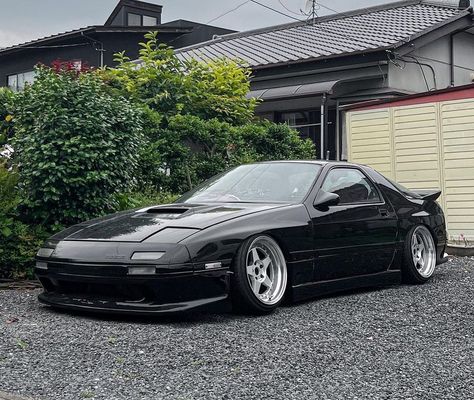 F C 3 S 🖤 . . 🚘📸Owner/Photo: @x76050 . . #japanesemadness #rx7 #mazdarx7 #fc3s #fcrx7 #rx7fc #savannarx7 #rx7club #rotary #rotaryengine #rotarylife #rotarypower #rotaryclub #13b Fc Rx7, Rx7 Fc, Car Deco, Classic Japanese Cars, Best Jdm Cars, Street Racing Cars, Rx 7, Mazda Rx7, Sport Car