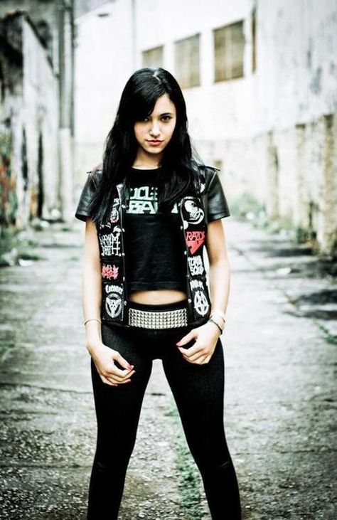 metal thrasher girl - Buscar con Google Dieselpunk, Metalhead Fashion, Metalhead Girl, Black Metal Girl, Heavy Metal Fashion, Scene Girl, Heavy Metal Girl, Moda Emo, Diesel Punk