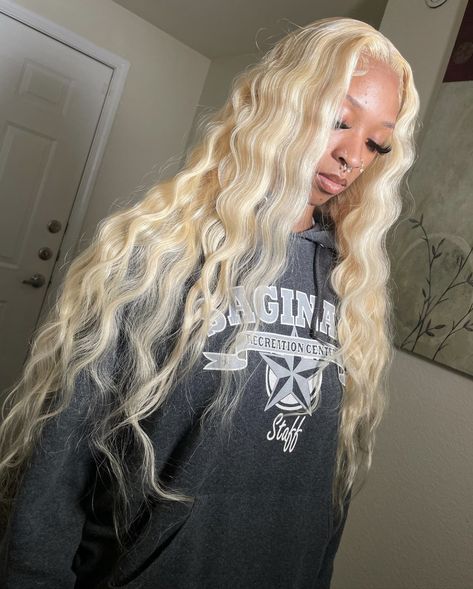 613 Wig With Color Highlights, Blonde Crimped Wig, Side Part Blonde Wig, Blonde Sew In, Blonde Wig Styles, Blonde Wig Hairstyles, Blonde Side Part, Blonde Middle Part, Curly Blonde Wig