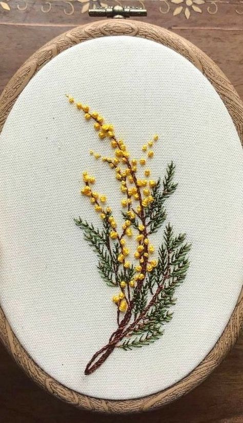 Dutch Embroidery Patterns, Fall Embroidery Ideas, Plant Embroidery Pattern, Circle Embroidery Design, Thistle Embroidery, Farmhouse Embroidery, Fern Embroidery, Oval Embroidery, Embroidery Animals