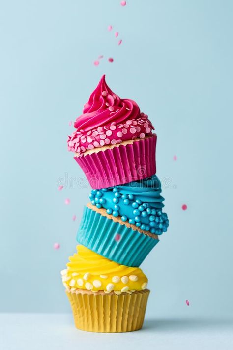 Dessert Recipes Cupcakes, Recipes Cupcakes, Dessert Items, Cupcakes Ideas, Colorful Cupcakes, Cupcake Recipe, Colorful Cakes, Yummy Cupcakes, Puzzle Game