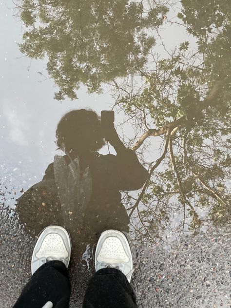 Rain Selfie Ideas, Pictures In Rain Photo Ideas, Rain Poses Photo Ideas, Puddle Pictures, Solo Selfie Ideas, Puddle Drawing, Sienna Core, Puddle Photography, Rain Puddle