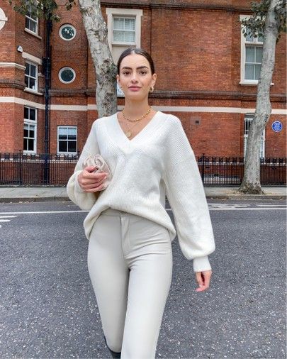 How to style neutrals. Fluffy v-neck jumper, cream faux leather leggings. V Neck Jumper Outfit, Jumper Outfit Ideas, Leggins Outfit, Fluffy Jumper, Long Black Blazer, Cream Leggings, V Neck Jumper, Beige Leggings, Leather Leggings Outfit