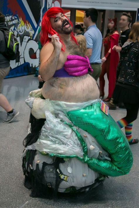 What happens in Vegas....🤣😱😅 Cosplay Fail, Funny Cosplay, Goofy Pictures, Funny Fashion, Very Funny Pictures, 웃긴 사진, Adult Halloween Costumes, Funny Profile Pictures, Cool Halloween Costumes