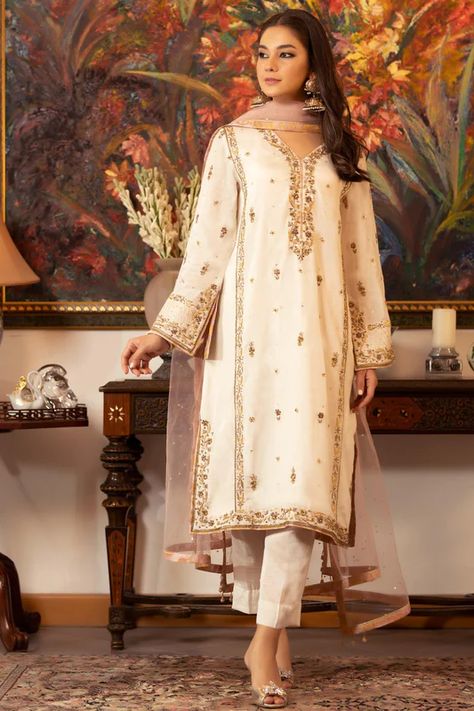 cream color embraided net dupatta Laung Da Lashkara, White Salwar Kameez, White Salwar, Salwar Kameez Pakistani, Desi Dress, Pakistani Formal Dresses, Formal Dresses Online, Pakistani Designer Suits, Pakistani Fancy Dresses