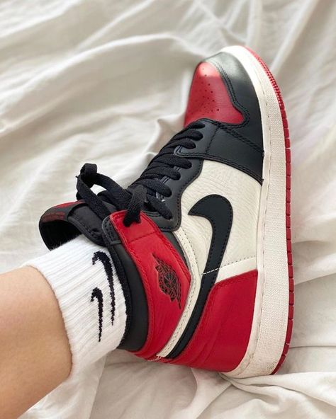 Vans Outfit Womens, Jordans Outfit Womens, Zapatillas Nike Jordan, Footwear Women, Preppy Shoes, Women Footwear, Jordans Women, Nike Sneakers Women, Footwear For Women