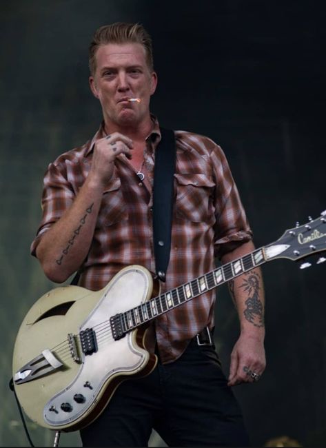 Stone Age, Josh Homme, Queens Of The Stone Age, Soundtrack To My Life, Music Photo, The Stone, Lead Singer, Inspirational People, Little Sisters