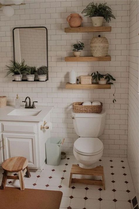 Bohemian Bathroom Decor, Boho Bathroom Ideas, Small Bathroom Inspiration, Rental Bathroom, Boho Apartments, Bohemian Bathroom, Boho Bathroom Decor, White Bathroom Decor, Shower Storage